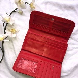 Red bow clutch